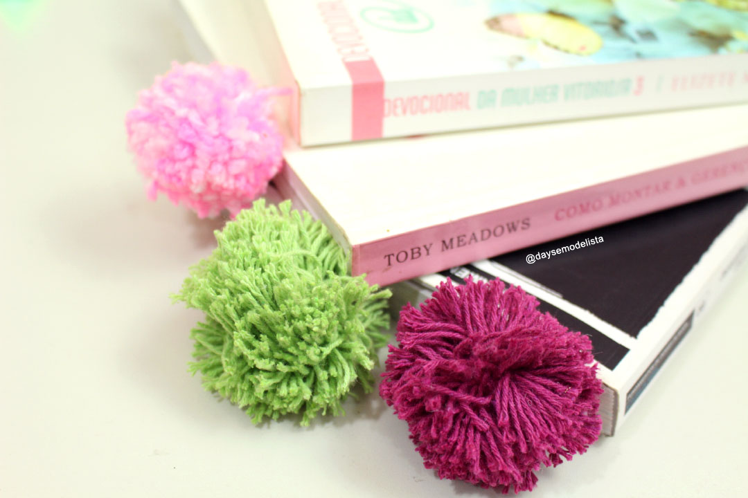 marcador de livro de pompom diy ideias de decoração com pompom