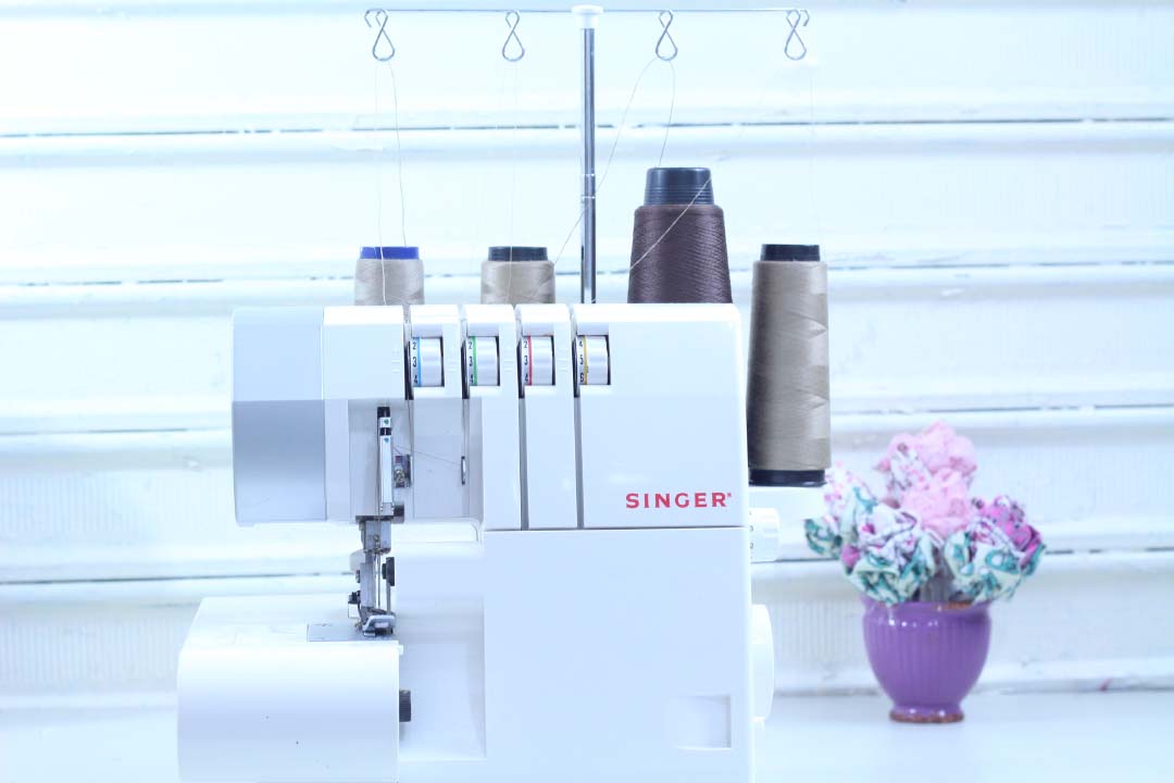 singer,máquina de costura,ultralock,overloque doméstico,máquina overloque,sewing machine,dayse costa