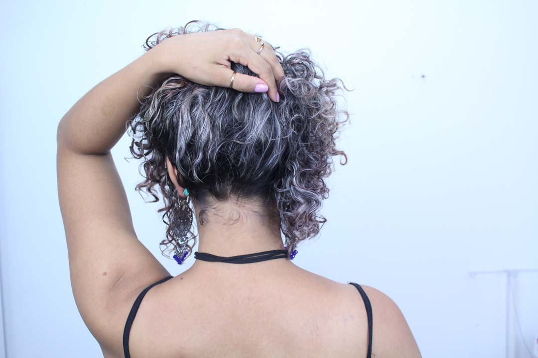 dayse costa, cabelo cacheado,cachos com luzes,como matizar o cabelo em casa,salon line,maionese capilar,maionese matizadora,curly hair,cachos loiros,cabelo descolorido