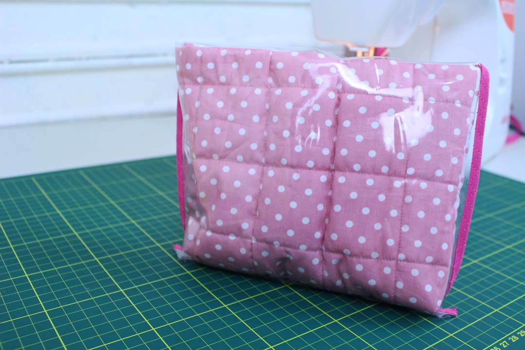 dayse costa,diy,costura,costura criativa,creative sewing,necessaire,bolsinha,matelassê,técnicas de costura,costura para iniciantes,artesanato,plático,forro