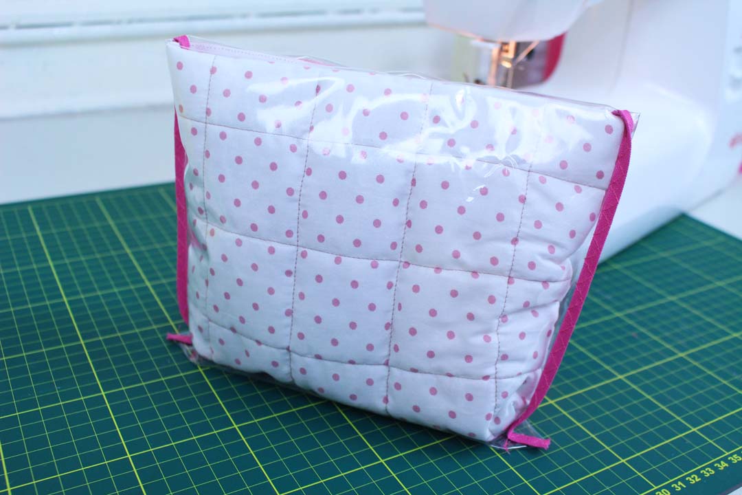 dayse costa,diy,costura,costura criativa,creative sewing,necessaire,bolsinha,matelassê,técnicas de costura,costura para iniciantes,artesanato,plático,forro