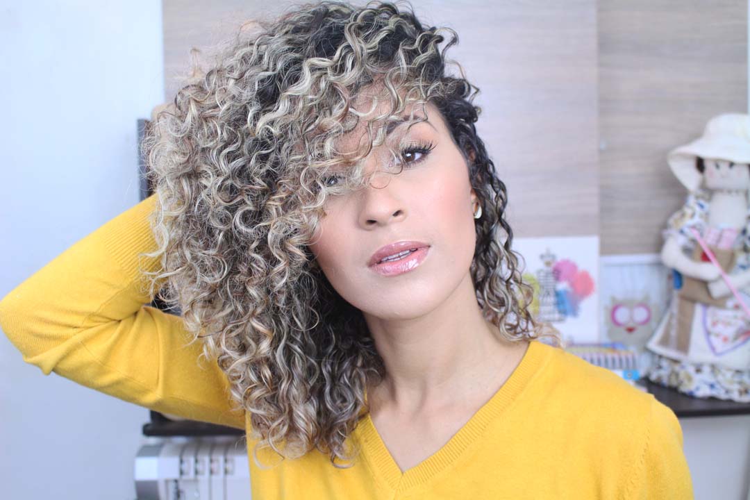 dayse costa,irresistible me,cachos,cabelo cahceado,como definir cachos,transição,cachos definidos na descoloração,como definir cachos loiros,loiro cacheado,ficando loira sem perder a definição,babyliss para cabelo cacheado