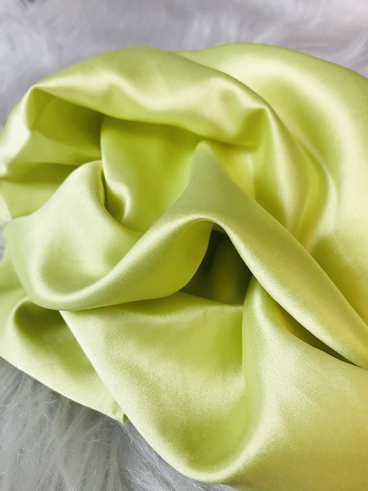 tecido de cetim usado para fabricar gravata espiga de milho infantil para festa junina por dayse costa.